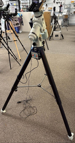 Used Takahashi EM-11 mount and tripod with Temma 2Z motor/handset